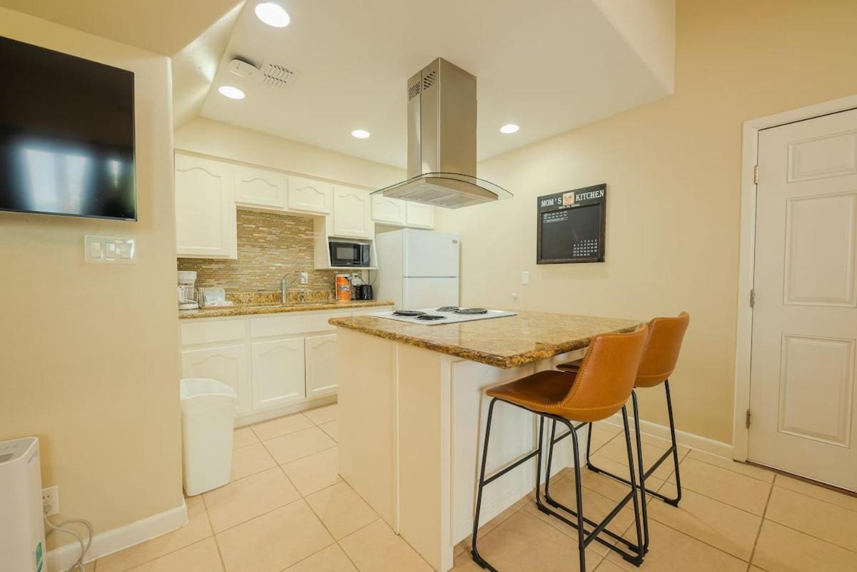Apartment Tropical Retreat Coastal 1br Getaway With Balcony 212 *