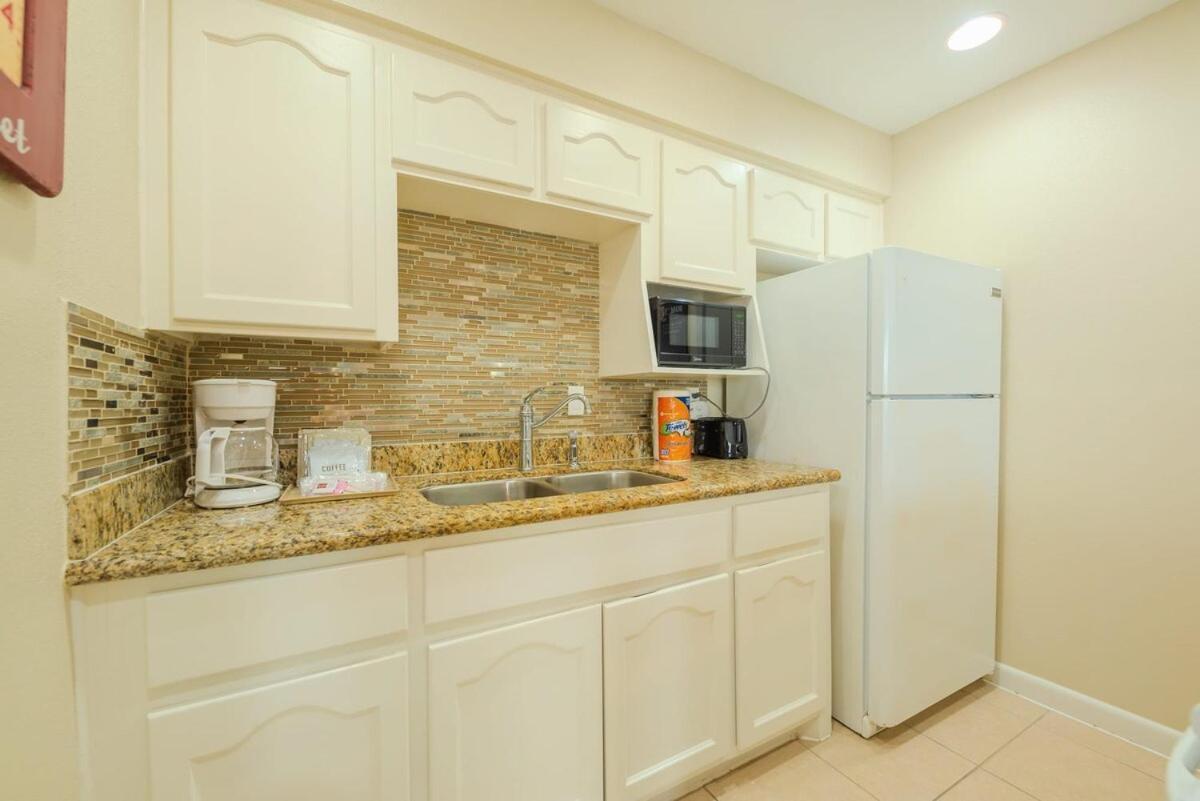 Tropical Retreat Coastal 1br Getaway With Balcony 212 * South Padre Island