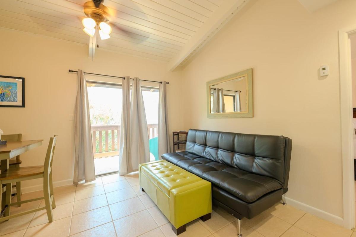 Tropical Retreat Coastal 1br Getaway With Balcony 212 Apartment