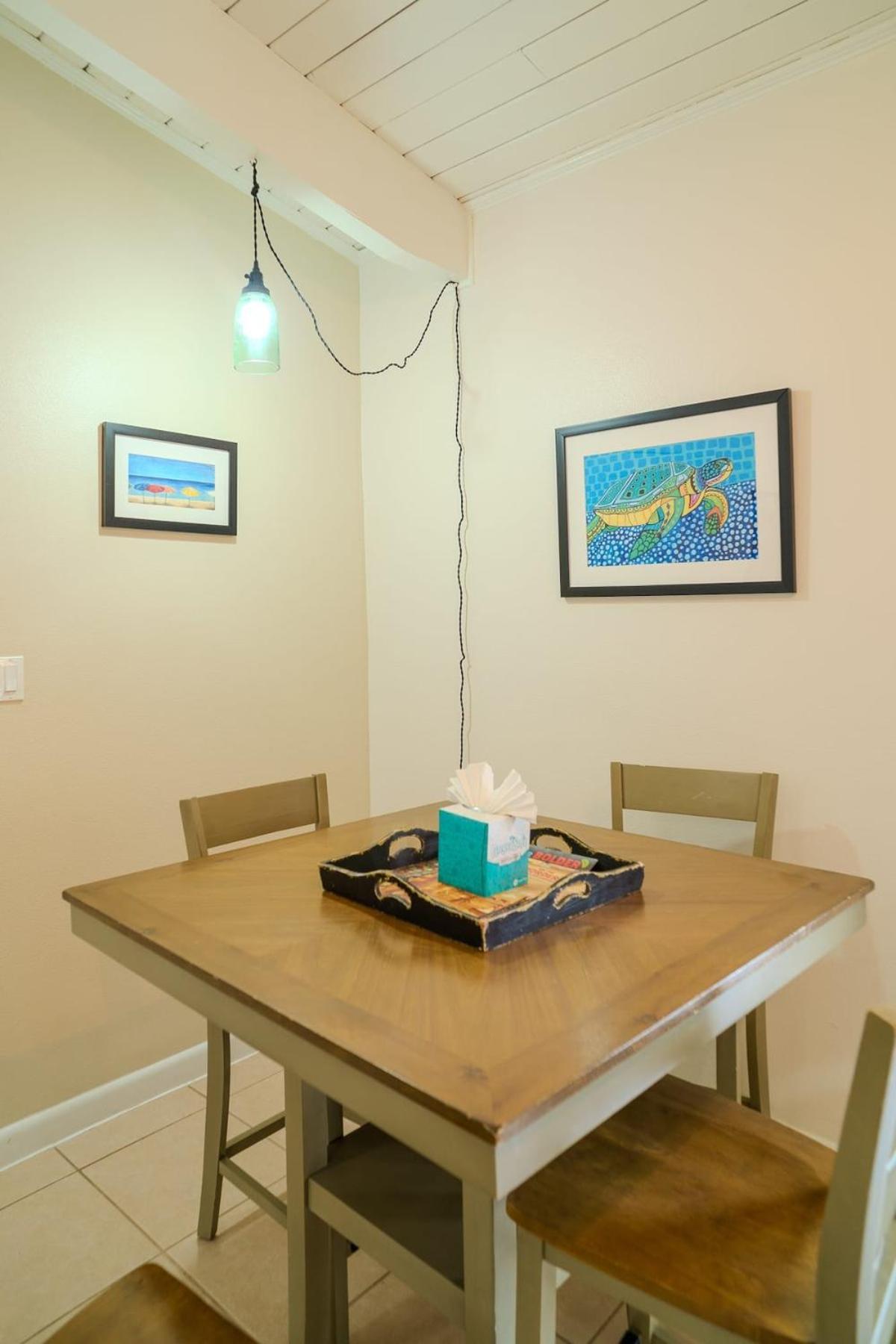 Tropical Retreat Coastal 1br Getaway With Balcony 212